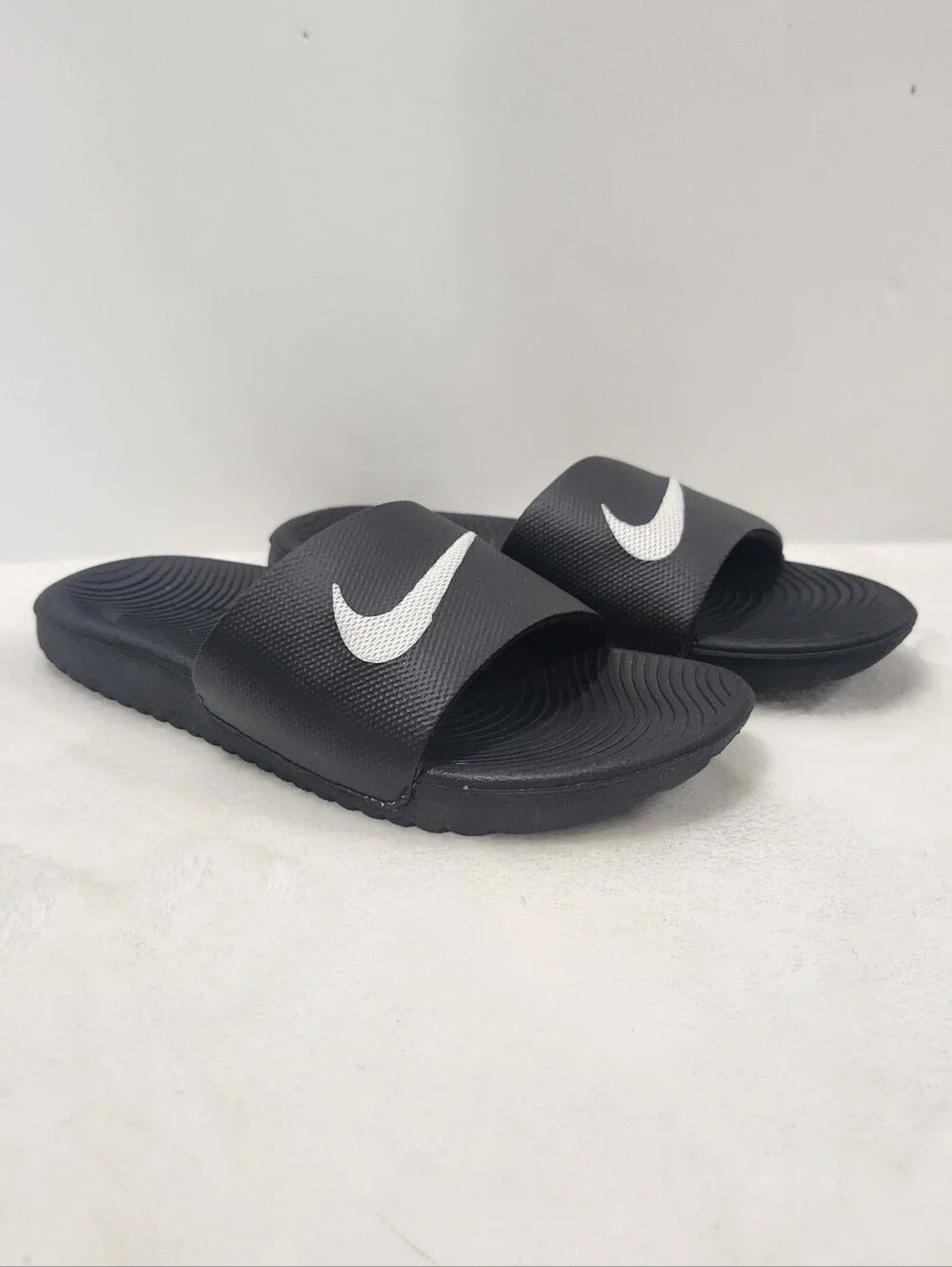 Nike Kawa Black White Slide Sandals Big Kids Size 3Y Unisex